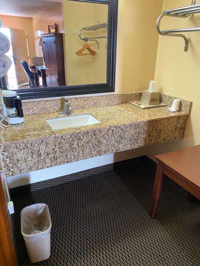 Budget Host Inn - Baxley المظهر الخارجي الصورة